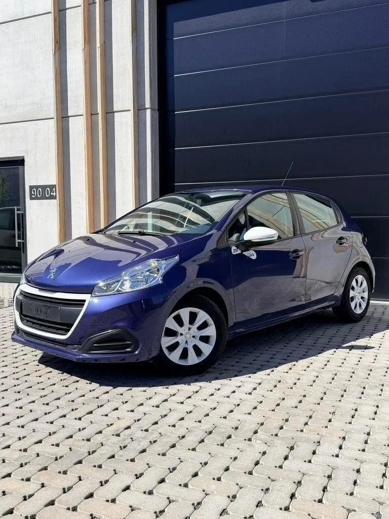 Peugeot 208 Like 1.2 Benzine // 100.300 km