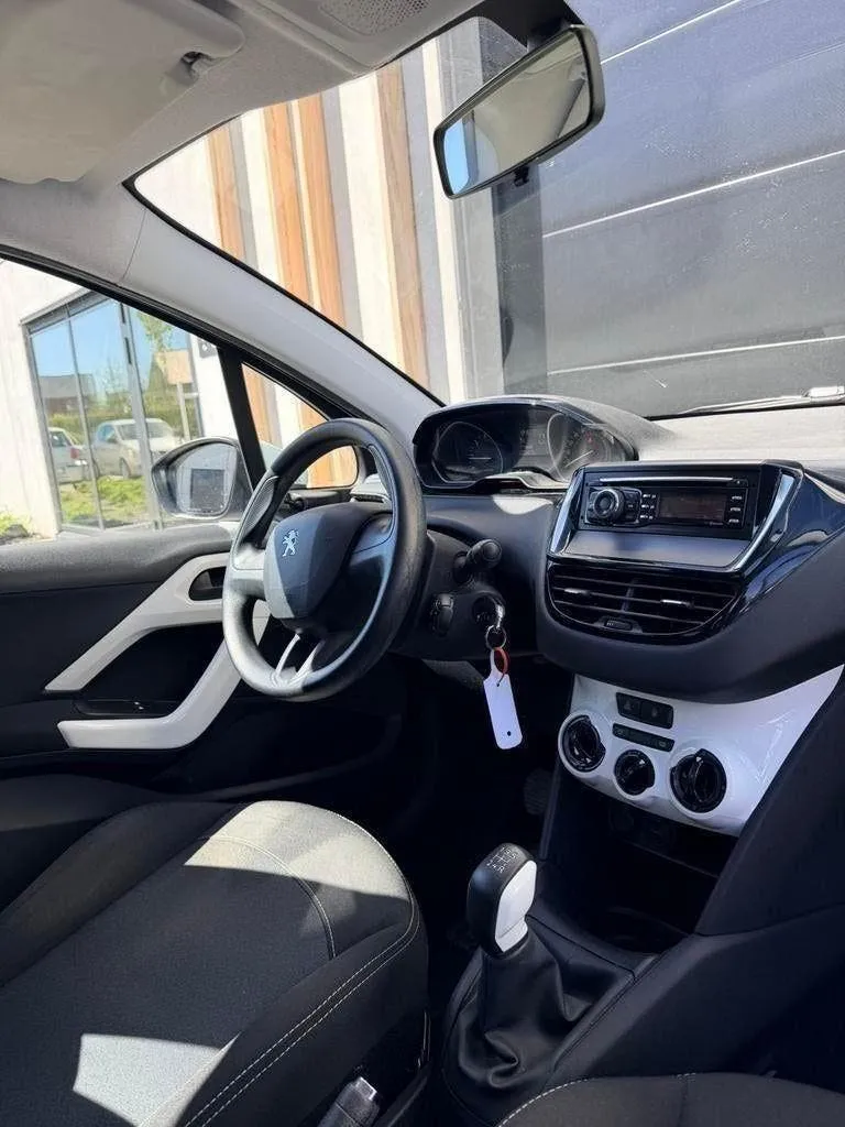 Peugeot 208 Like 1.2 Benzine // 100.300 km afbeelding 9