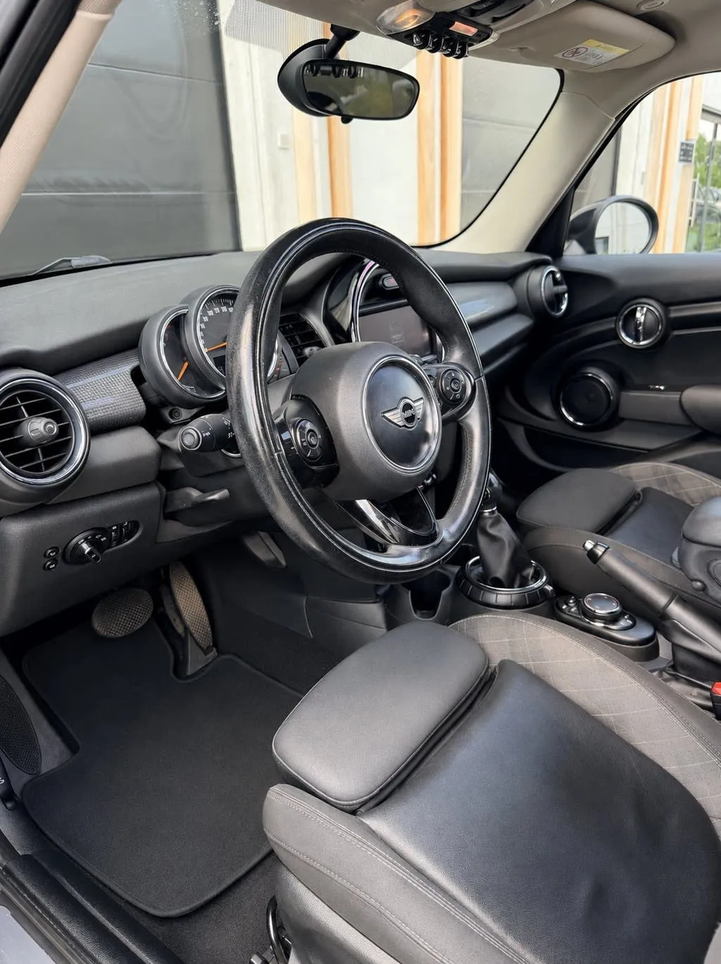 Mini Cooper One 1.5 Benzine // Automaat // 98000KM // 4 DEUR (m2416043406) afbeelding 8