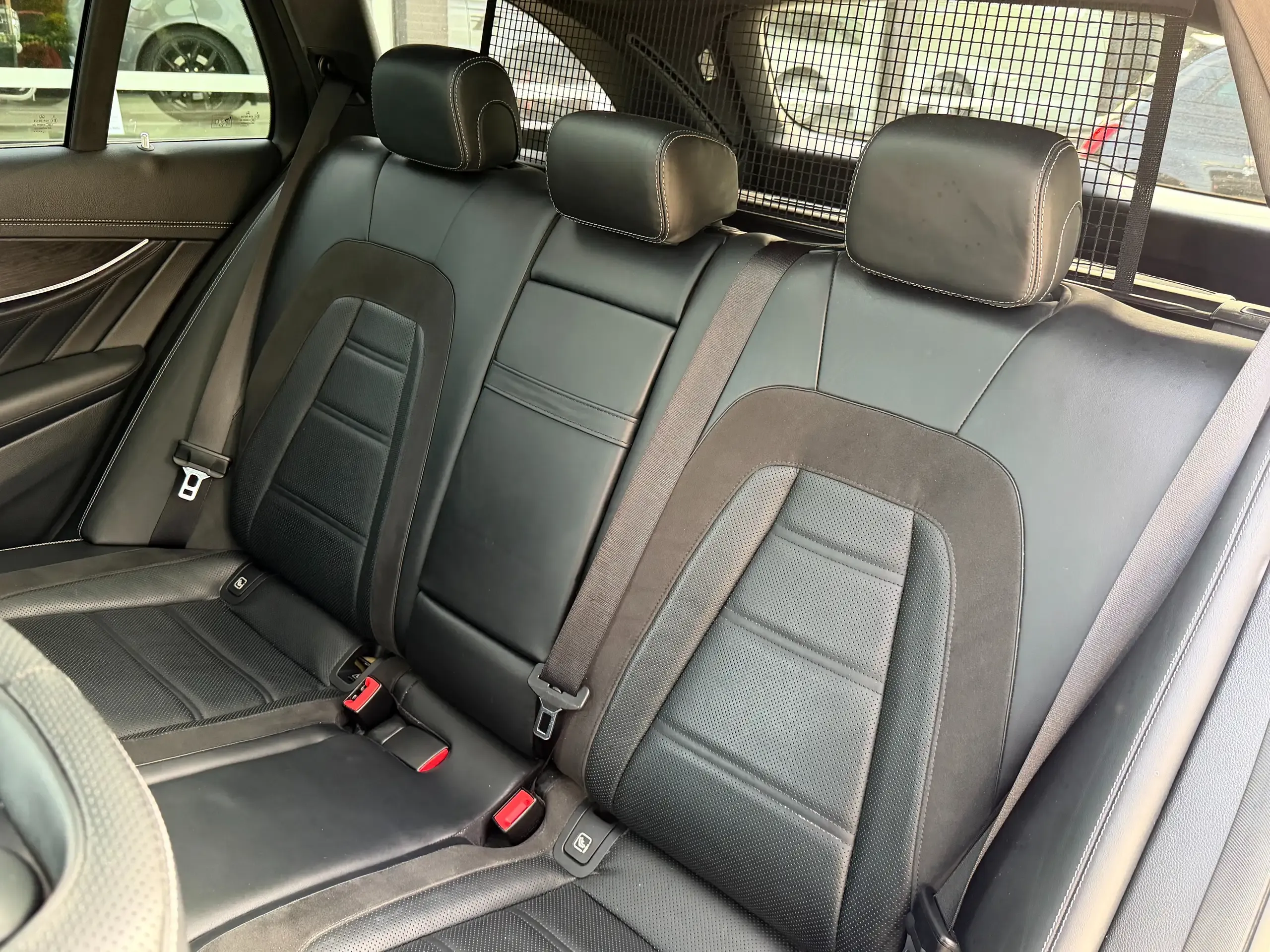 Mercedes-Benz E 63 AMG foto 21