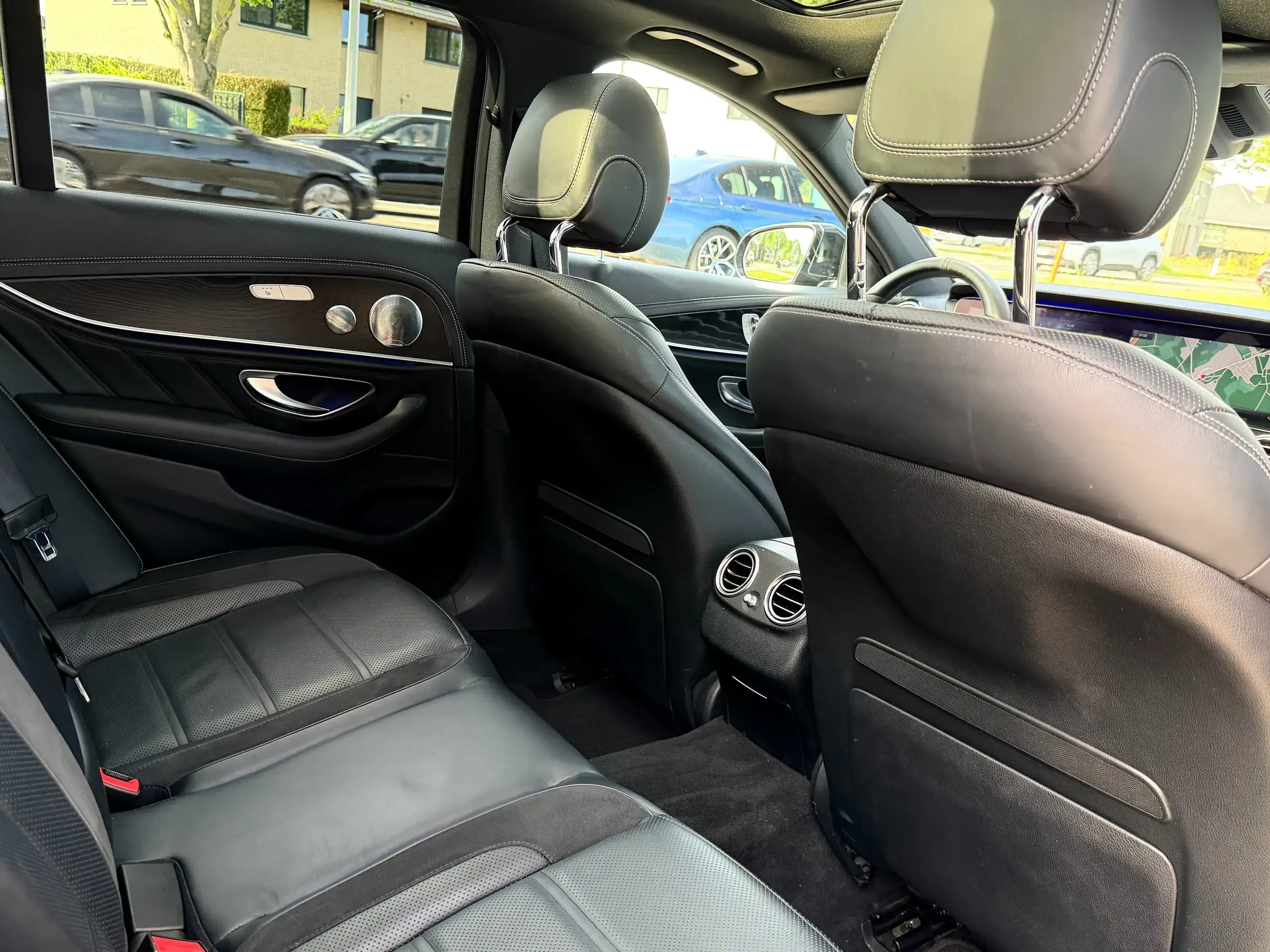 Mercedes-Benz E 63 AMG foto 25