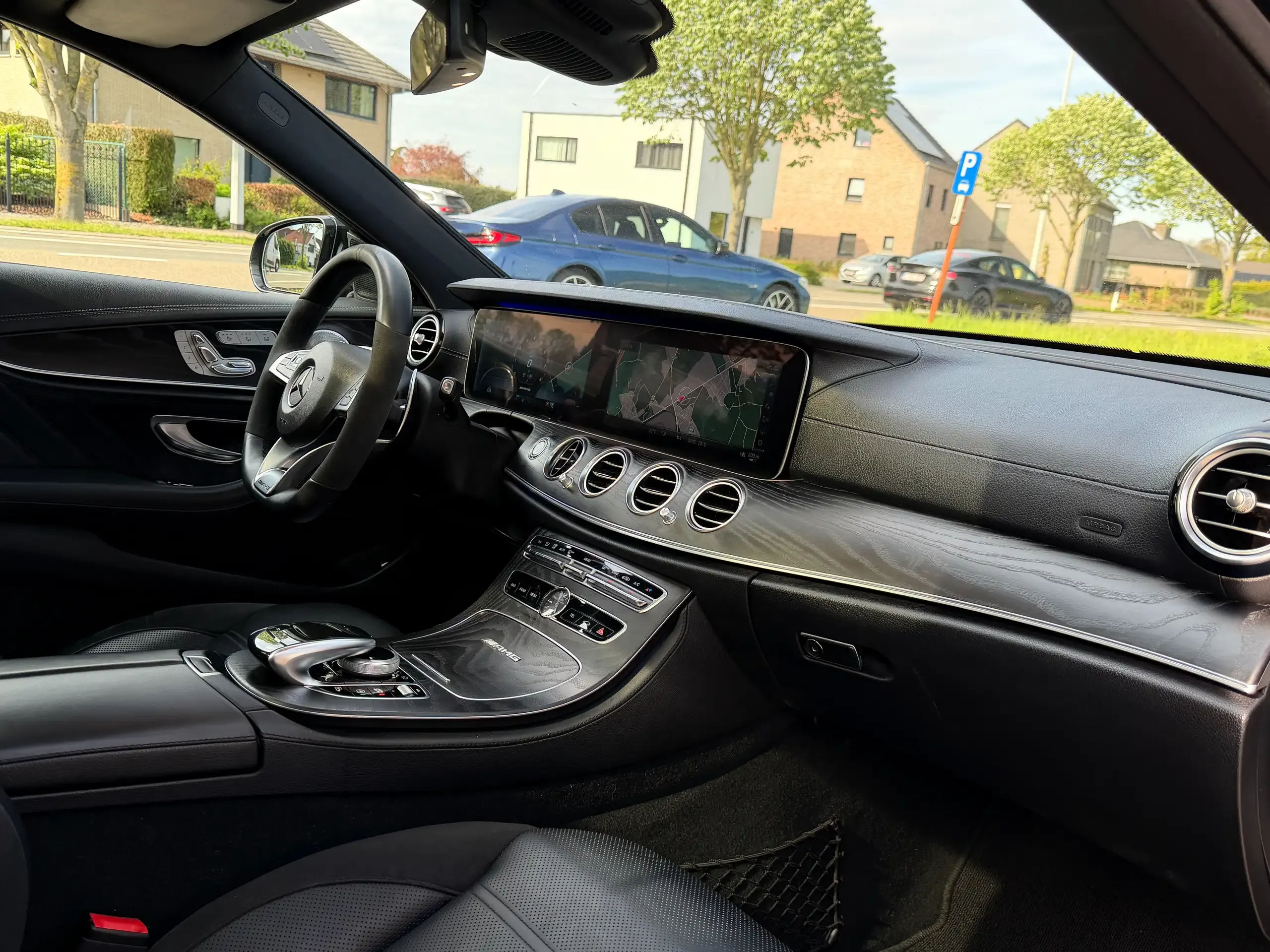 Mercedes-Benz E 63 AMG foto 26