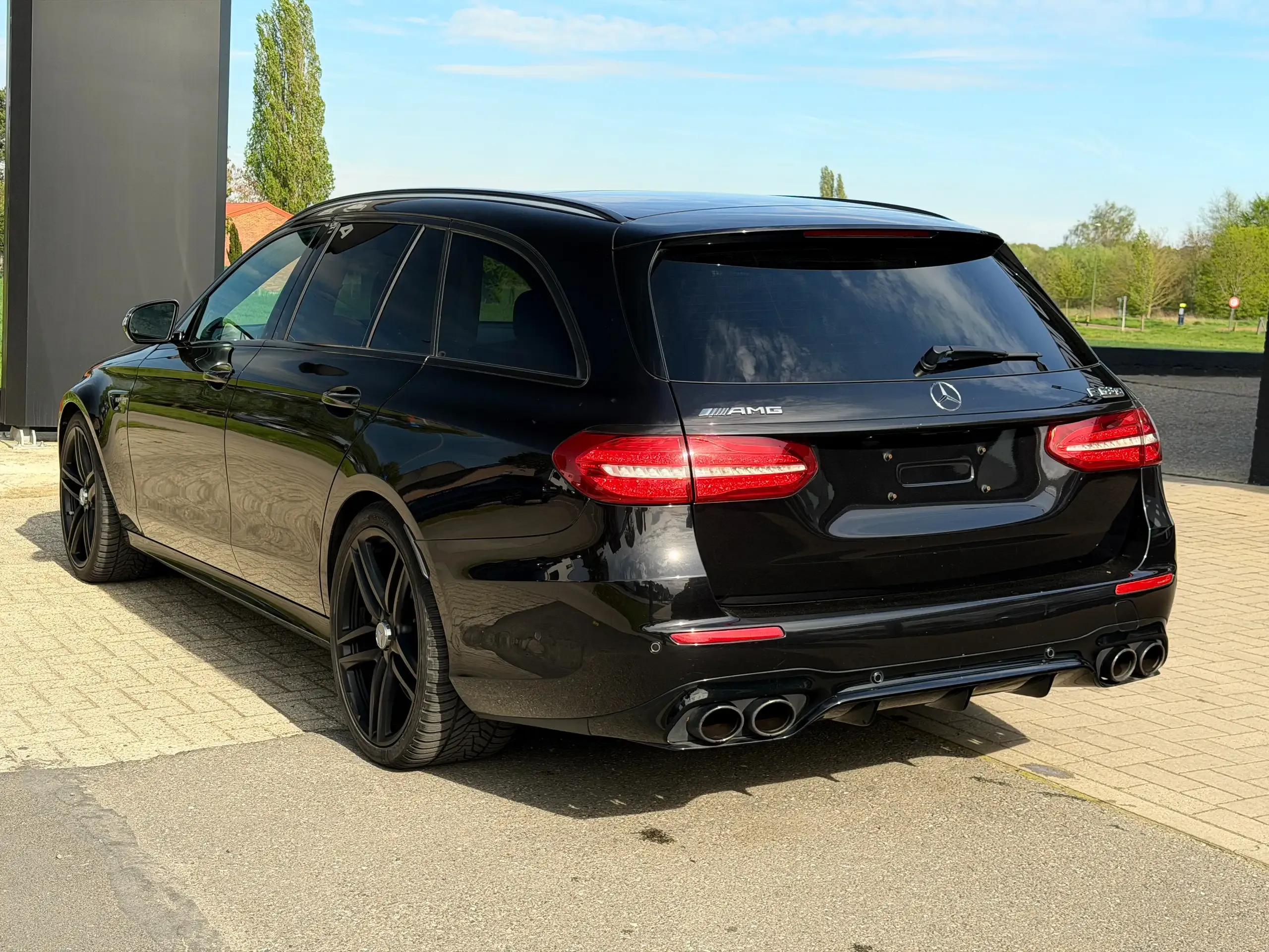 Mercedes-Benz E 63 AMG foto 4