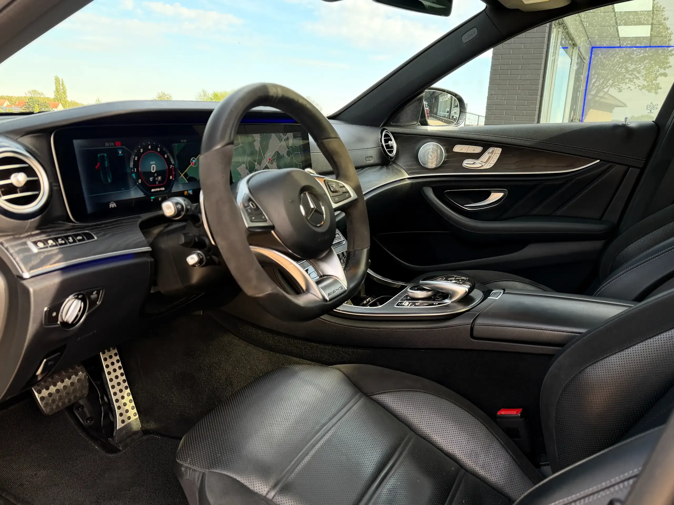 Mercedes-Benz E 63 AMG foto 5
