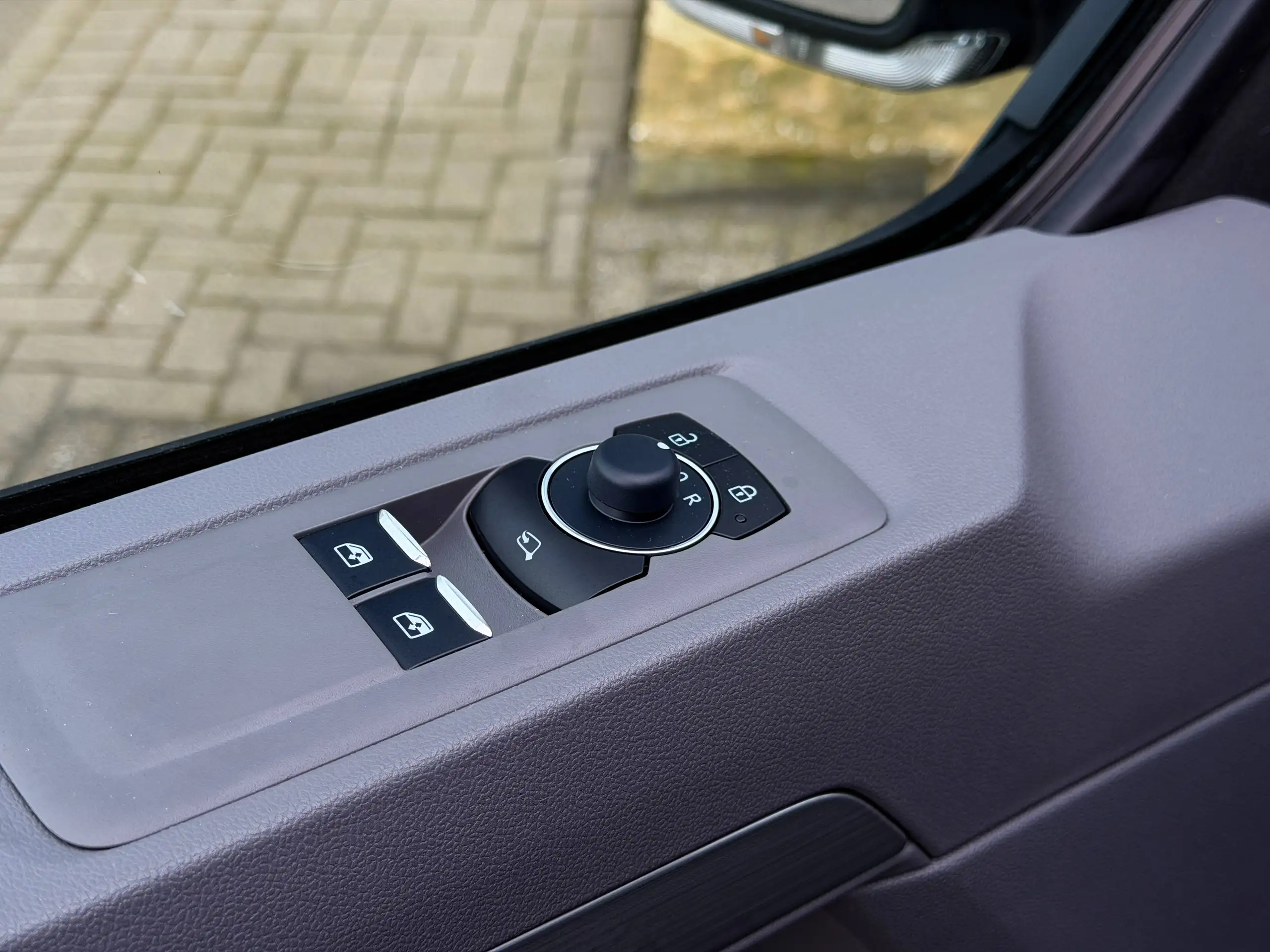 Volkswagen T7 Transporter foto 7