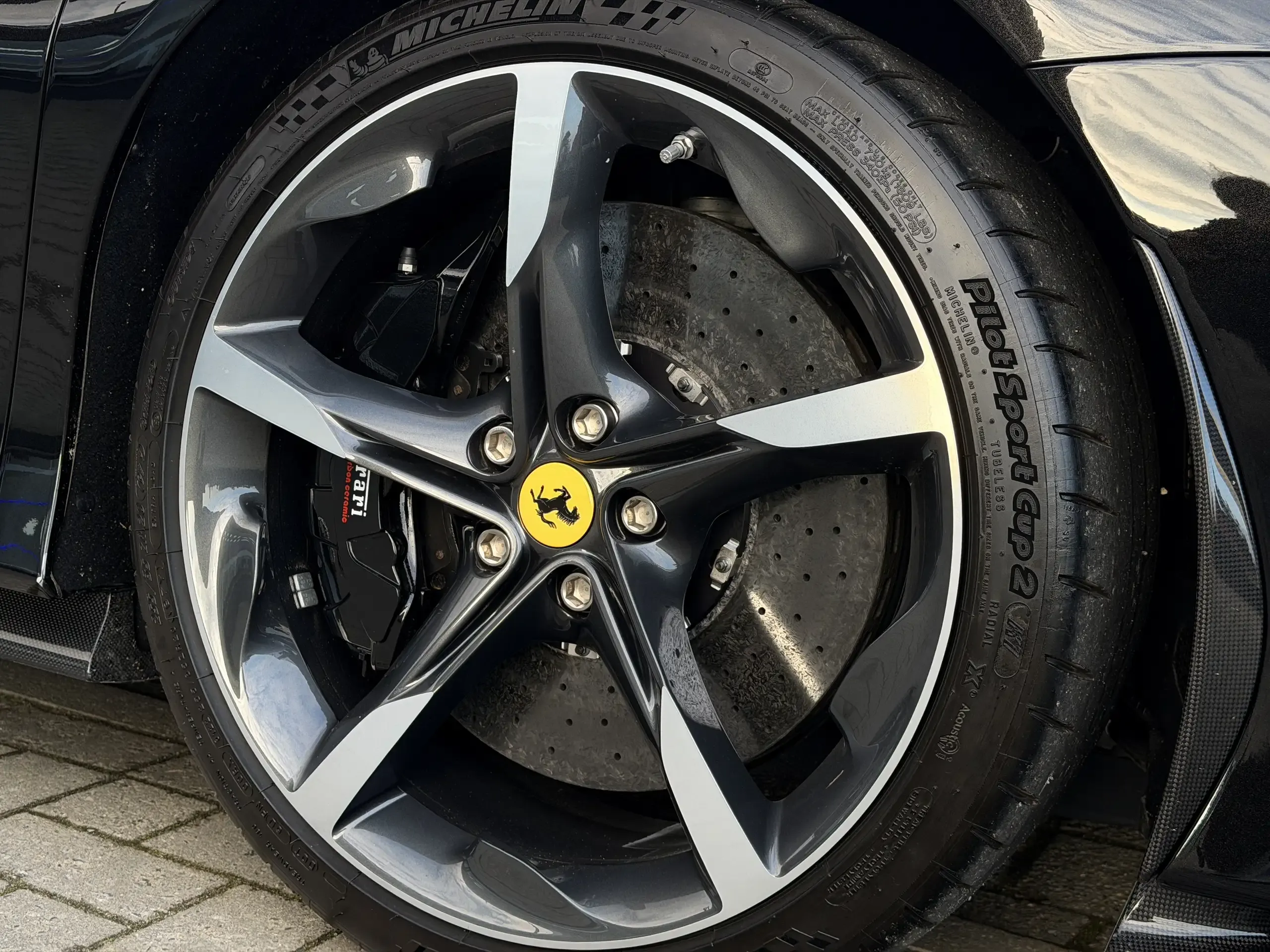 Ferrari SF90 Spider foto 17