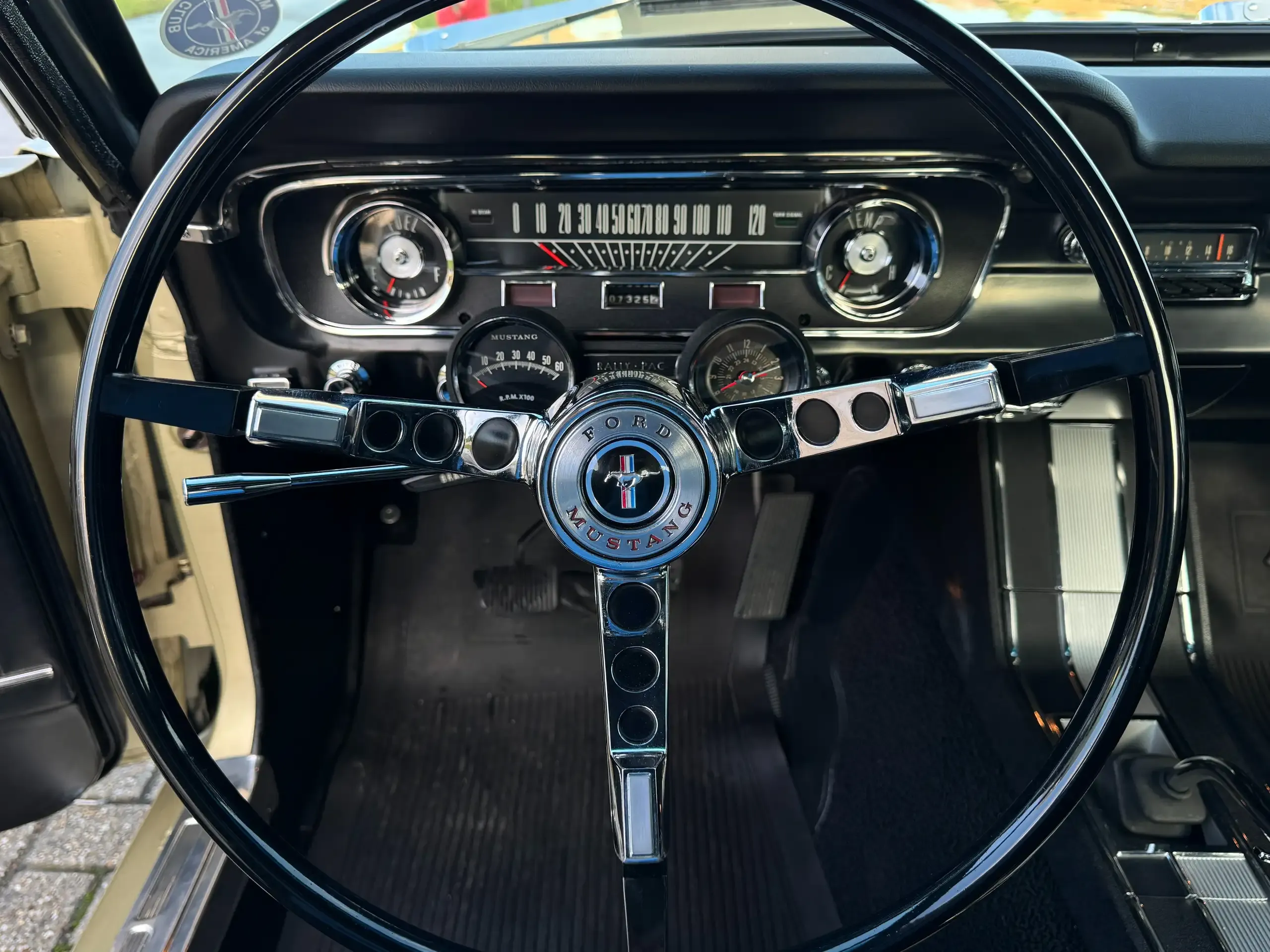 Ford Mustang foto 8